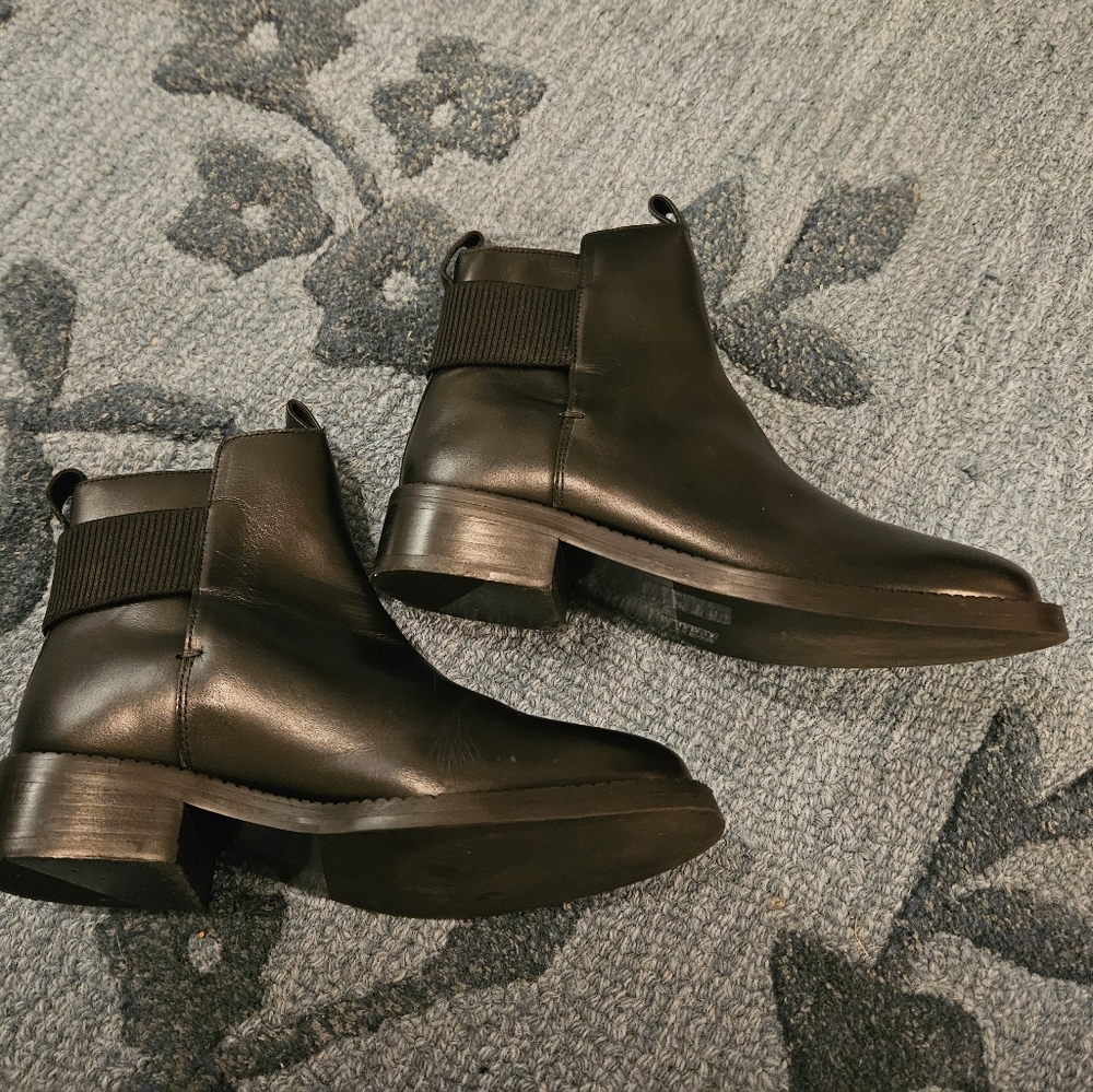 COS Black Leather Ribbed Detail Chelsea Boots - size 36